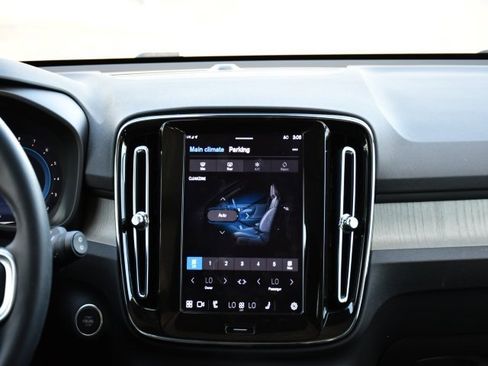 Certified 2025 Volvo XC40 B5 Plus image 20