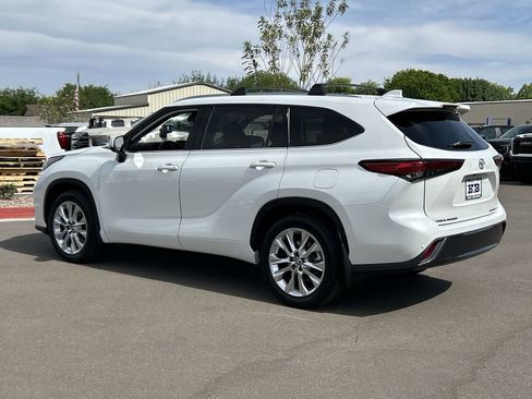 Used 2023 Toyota Highlander Limited image 6