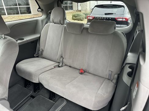 Used 2020 Toyota Sienna L image 23