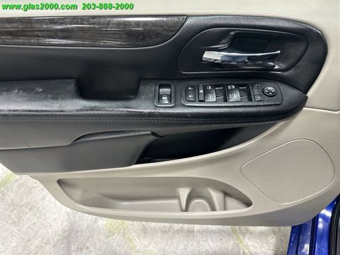 Used 2018 Dodge Grand Caravan SE w/ UConnect Hands-Free Group image 25