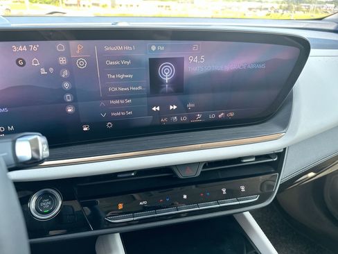 New 2025 Buick Envision Avenir image 12