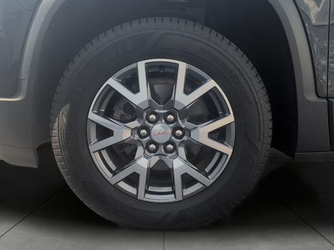 Used 2023 GMC Acadia SLT AWD/4WD image 3