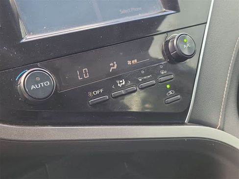 Used 2018 Toyota Camry L image 28