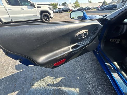 Used 2002 Chevrolet Corvette Coupe w/ Preferred Equipment Group2 RWD image 22