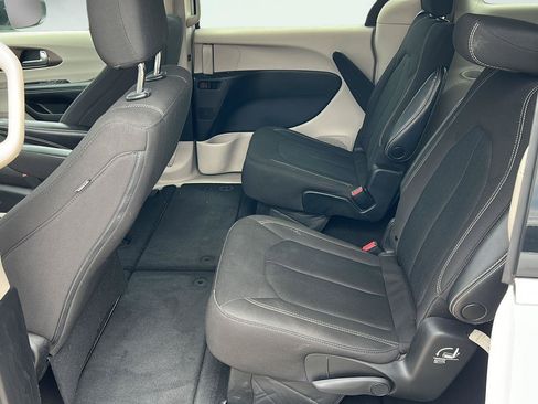 Used 2022 Chrysler Voyager LX FWD image 16