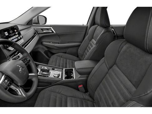 Used 2024 Mitsubishi Outlander AWD image 6