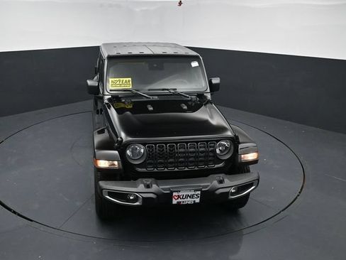 Used 2024 Jeep Gladiator Sport AWD/4WD image 52
