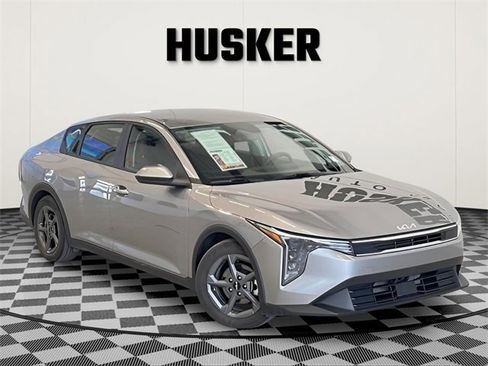 Used 2025 Kia K4 LXS image 1