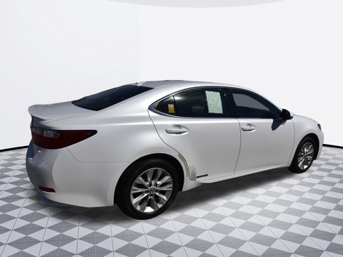 Used 2013 Lexus ES 300h image 4