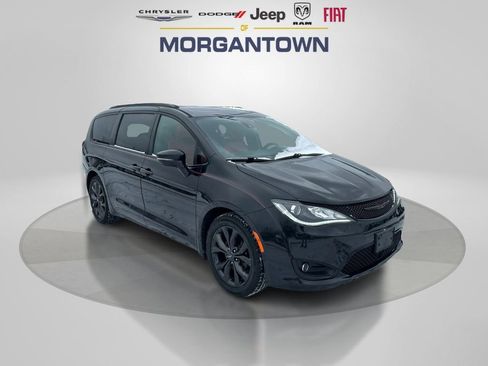 Used 2020 Chrysler Pacifica Limited w/ Quick Order Package 27H Red S image 3