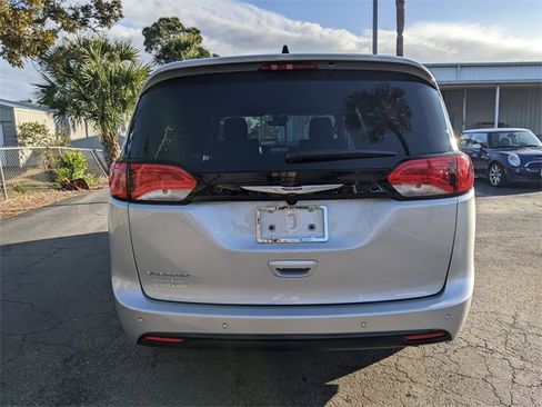 New 2026 Chrysler Voyager LX image 5