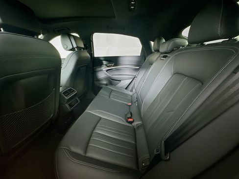 Used 2024 Audi Q8 e-tron Premium Plus w/ Premium Plus Package image 29