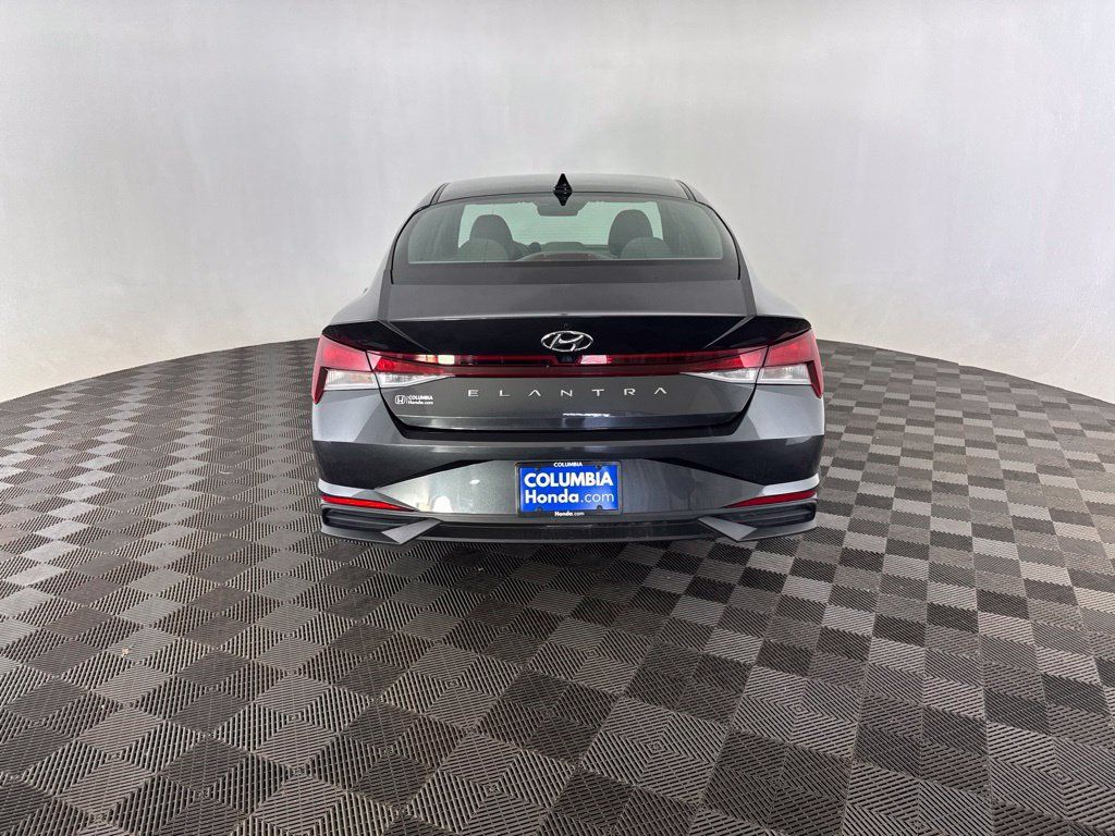 Used 2022 Hyundai Elantra SEL FWD image 6