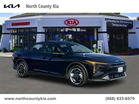 Certified 2025 Kia K4 EX image 1
