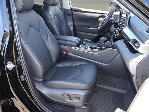 New 2026 Toyota Highlander Limited image 20
