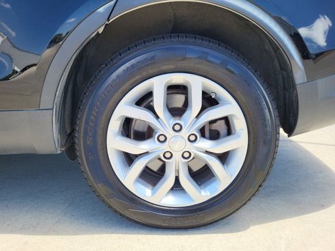 Used 2019 Land Rover Discovery SE image 26