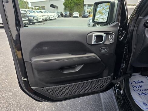 Used 2022 Jeep Wrangler Unlimited Sahara image 13