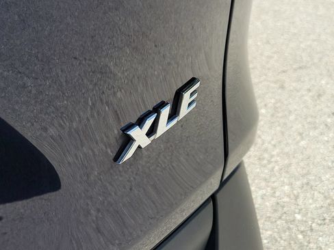 Used 2022 Toyota RAV4 XLE Premium FWD image 7