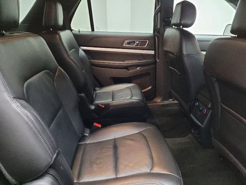 Used 2017 Ford Explorer XLT w/ Equipment Group 202A AWD/4WD image 19