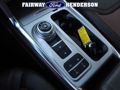 Used 2021 Ford Explorer King Ranch w/ Premium Technology Package image 38