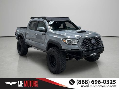 Used 2019 Toyota Tacoma TRD Off-Road AWD/4WD image 2
