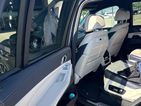 Used 2019 BMW X7 xDrive40i w/ Premium Package AWD/4WD image 4