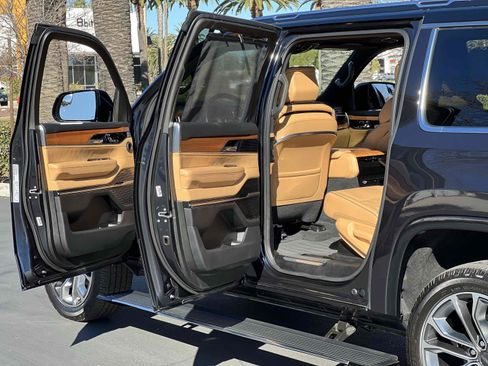 Used 2023 Jeep Grand Wagoneer L Series III image 73