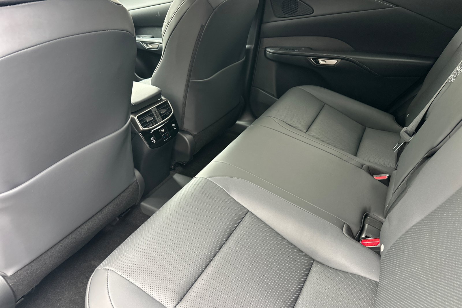New 2026 Lexus RX 450h AWD w/ Convenience Package image 9