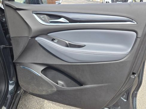 Used 2019 Buick Enclave Essence AWD/4WD image 12