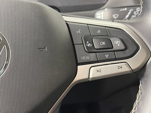 Used 2022 Volkswagen Tiguan SE AWD/4WD image 18