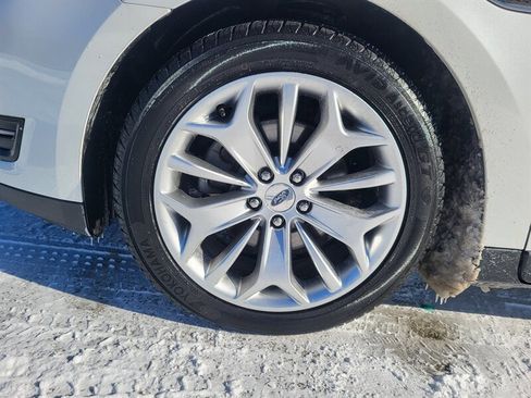 Used 2015 Ford Taurus Limited w/ Equipment Group 301A image 30