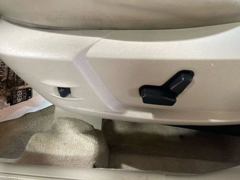 Used 2005 Chrysler 300 C w/ Protection Group II RWD image 12