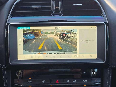 Used 2018 Jaguar F-PACE R-Sport image 40