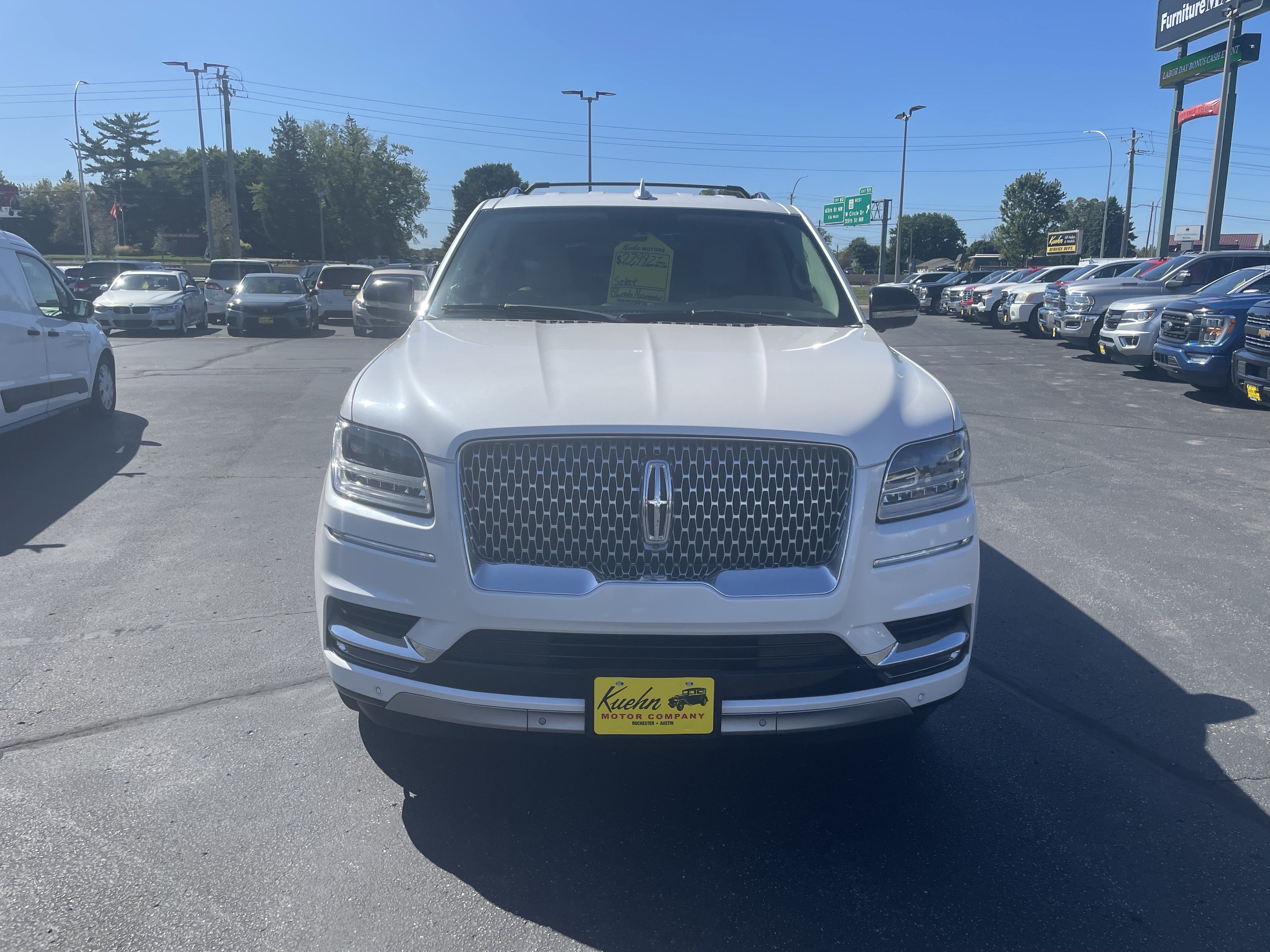 Used 2019 Lincoln Navigator Select AWD/4WD image 3