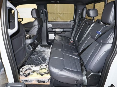 New 2025 Ford F350 Platinum w/ FX4 Off-Road Package image 13