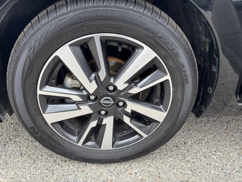 Used 2025 Nissan Versa SV FWD image 30