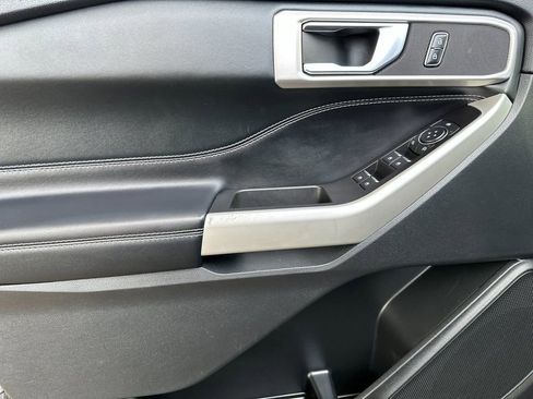 Certified 2022 Ford Explorer XLT image 11