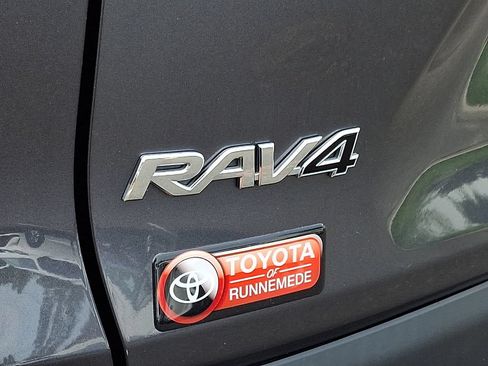 Used 2024 Toyota RAV4 XLE FWD image 30