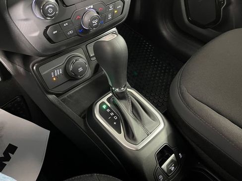 Used 2023 Jeep Renegade Altitude AWD/4WD image 34