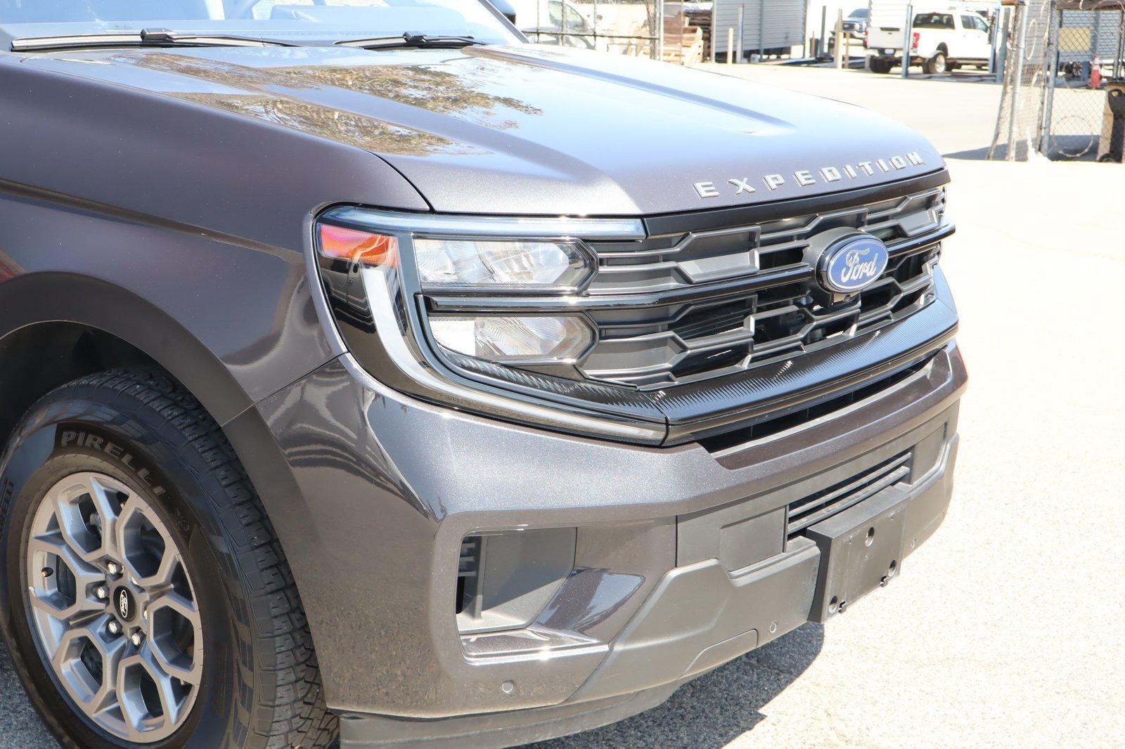 Used 2025 Ford Expedition Active RWD image 9