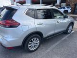 Used 2019 Nissan Rogue SV image 3