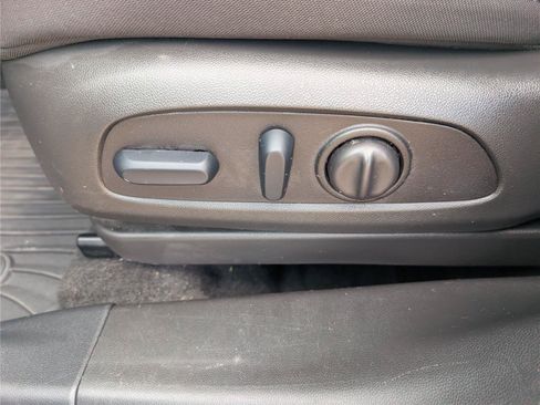 Used 2025 Chevrolet TrailBlazer LT w/ Convenience Package FWD image 13