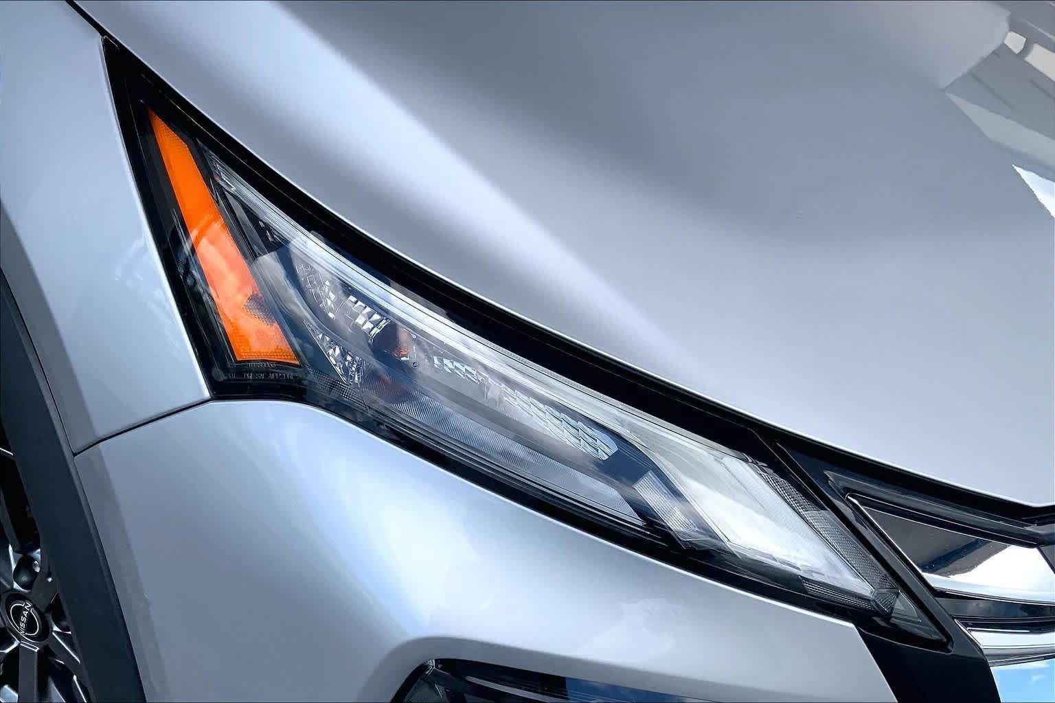 Used 2024 Nissan Rogue S AWD/4WD image 28