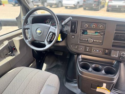 Used 2022 Chevrolet Express 3500 w/ Power Convenience Package RWD image 13