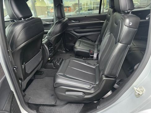 Used 2024 Jeep Grand Cherokee L Limited w/ Luxury Tech Group II image 14