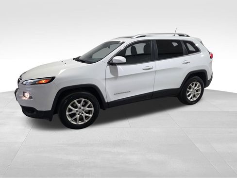 Used 2016 Jeep Cherokee Latitude w/ Comfort/Convenience Group image 20