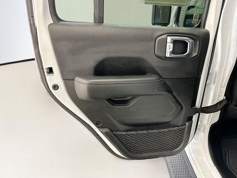 Used 2022 Jeep Wrangler Unlimited Sahara w/ Cold Weather Group AWD/4WD image 27