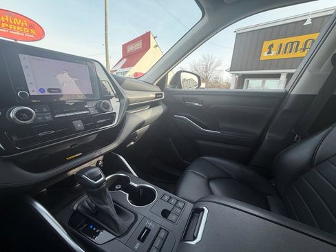 Used 2023 Toyota Highlander XLE image 27