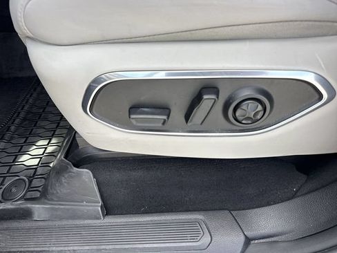 Used 2024 Jeep Wagoneer Series II w/ Flexible Seating Group AWD/4WD image 12