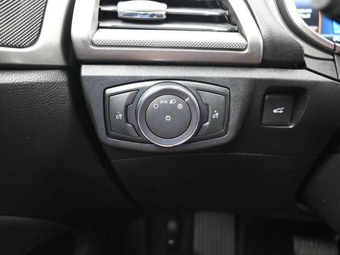 Used 2017 Ford Fusion SE w/ Fusion SE Technology Package FWD image 18